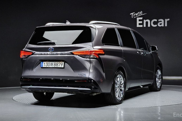 2023 Toyota Sienna с пробегом 24 968 км