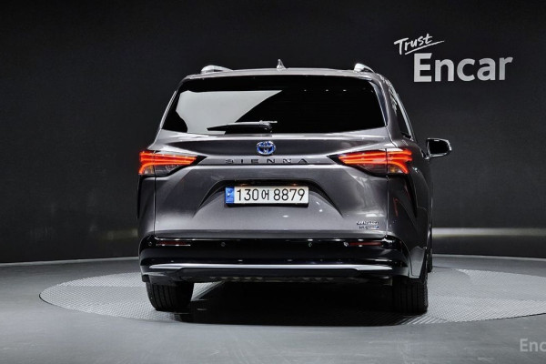 2023 Toyota Sienna с пробегом 24 968 км