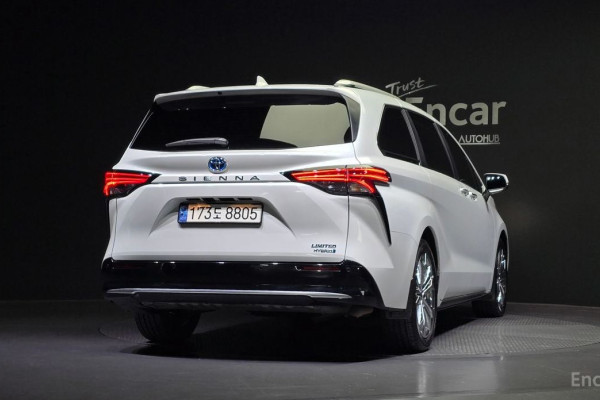 2023 Toyota Sienna с пробегом 12 363 км