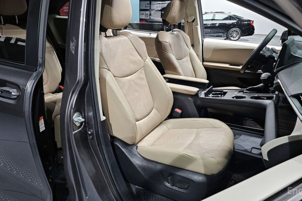 2023 Toyota Sienna с пробегом 24 968 км