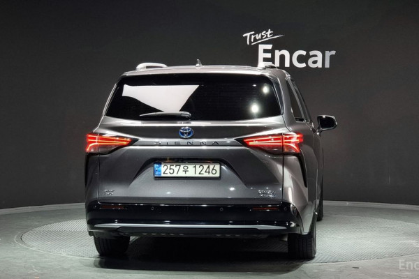 2022 Toyota Sienna с пробегом 72 899 км