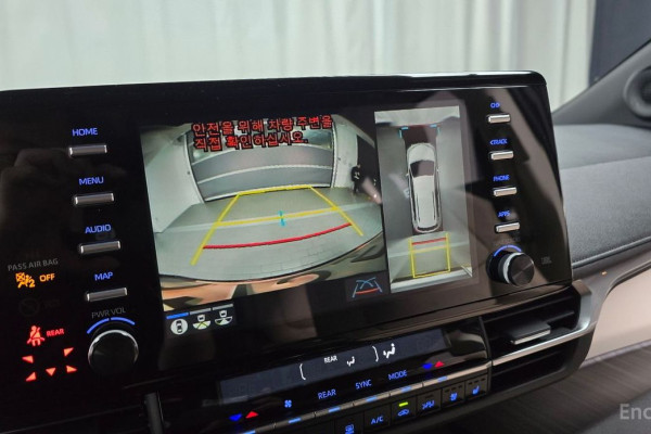 2023 Toyota Sienna с пробегом 12 363 км