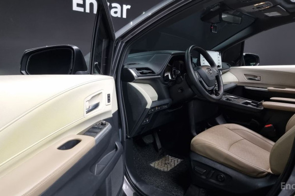 2022 Toyota Sienna с пробегом 72 899 км