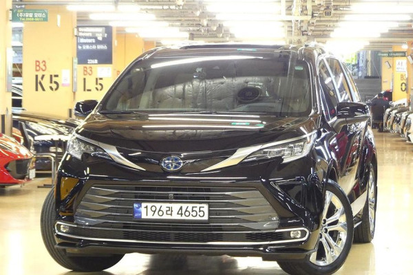 2023 Toyota Sienna с пробегом 30 331 км