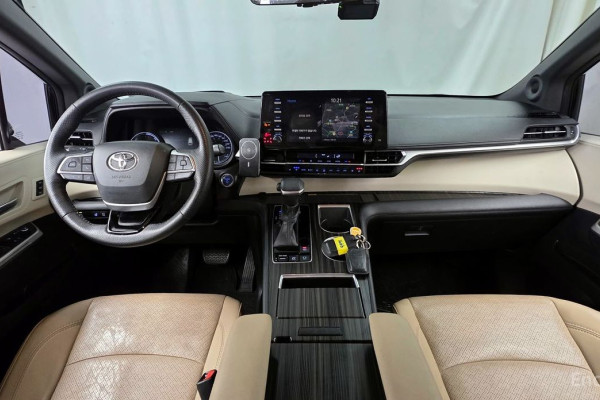 2021 Toyota Sienna с пробегом 85 720 км