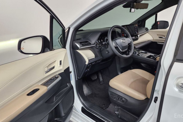 2023 Toyota Sienna с пробегом 25 586 км