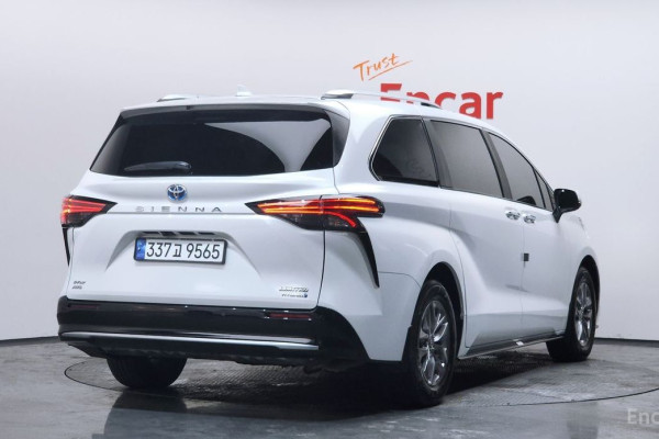 2023 Toyota Sienna с пробегом 27 963 км