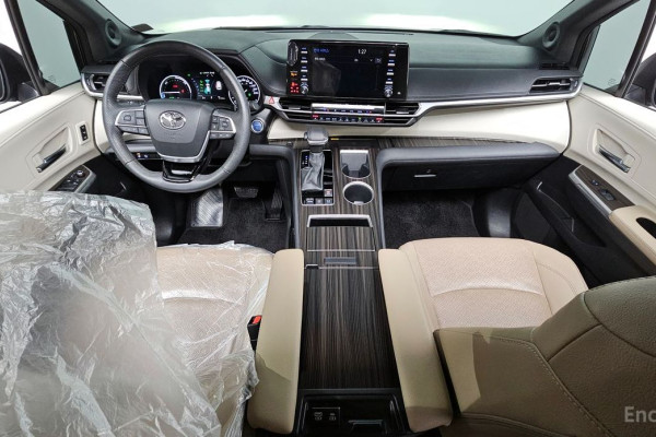 2023 Toyota Sienna с пробегом 81 160 км