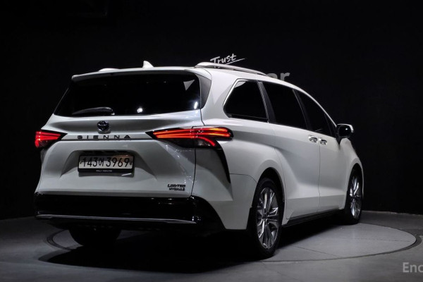 2021 Toyota Sienna с пробегом 79 782 км