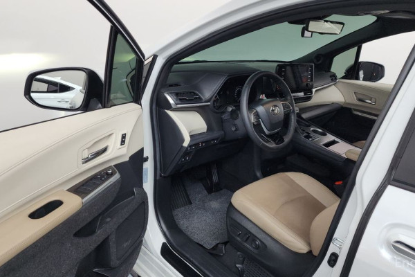 2023 Toyota Sienna с пробегом 27 963 км