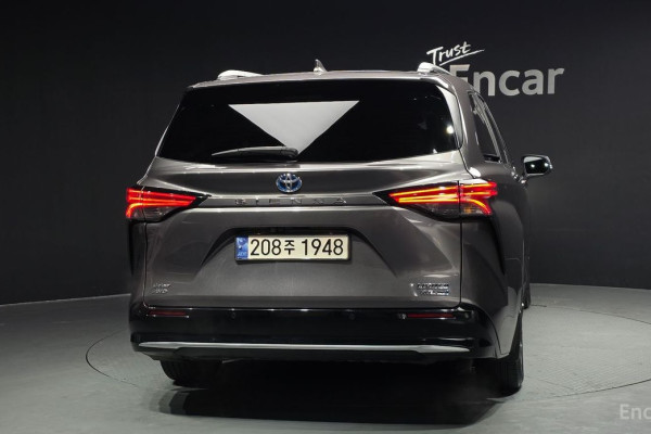 2023 Toyota Sienna с пробегом 55 842 км