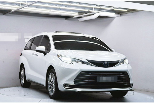 2022 Toyota Sienna с пробегом 18 066 км