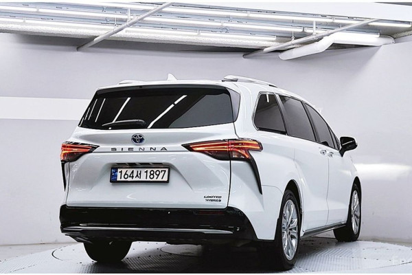 2022 Toyota Sienna с пробегом 18 066 км