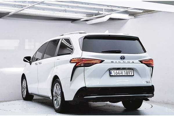 2022 Toyota Sienna с пробегом 18 066 км