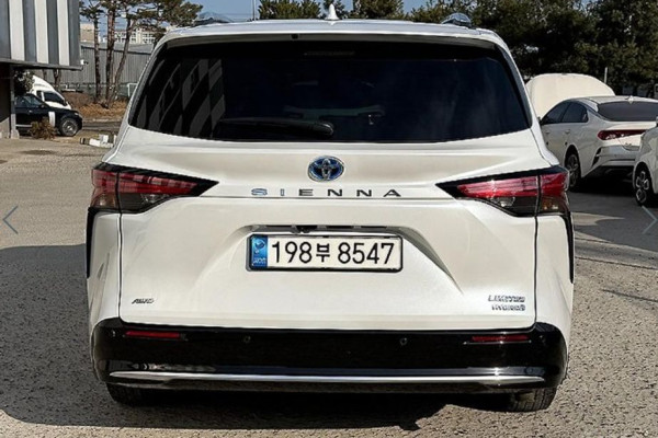 2022 Toyota Sienna с пробегом 27 050 км