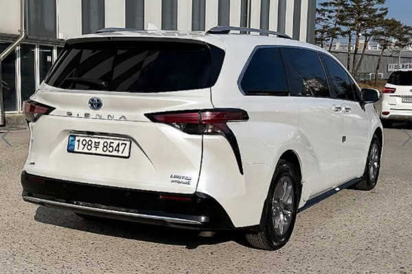 2022 Toyota Sienna с пробегом 27 050 км