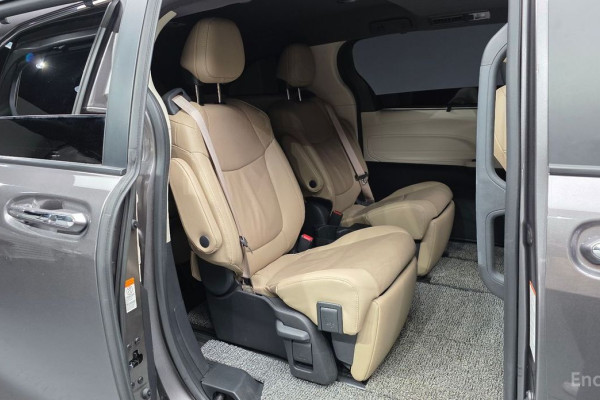 2023 Toyota Sienna с пробегом 55 842 км