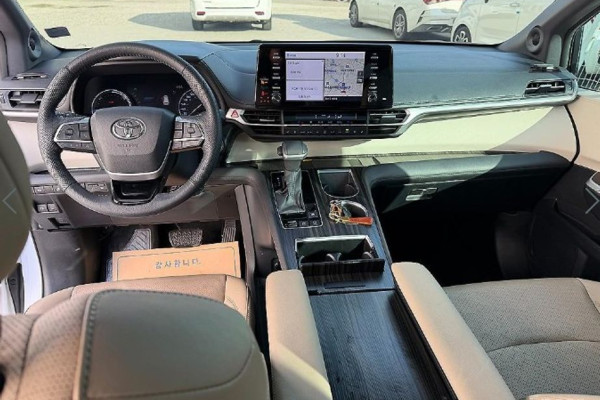 2022 Toyota Sienna с пробегом 27 050 км