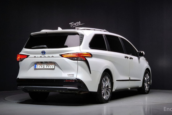 2023 Toyota Sienna с пробегом 23 958 км