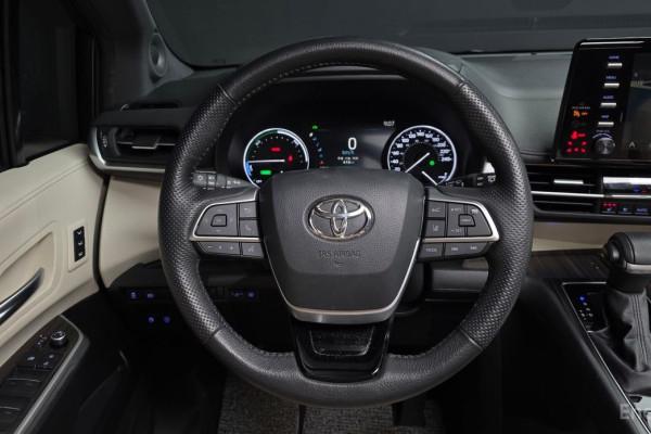 2023 Toyota Sienna с пробегом 55 842 км