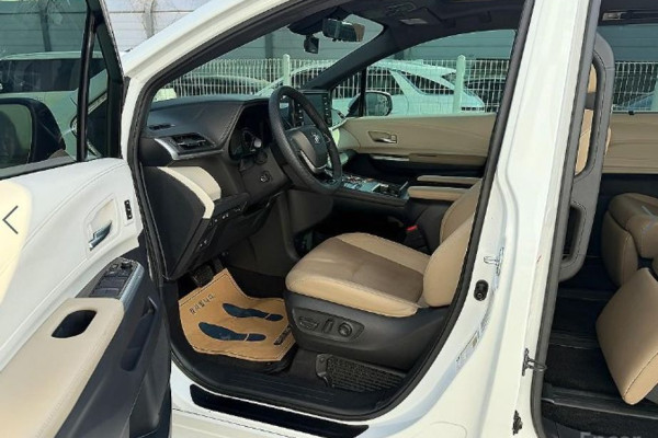 2022 Toyota Sienna с пробегом 27 050 км