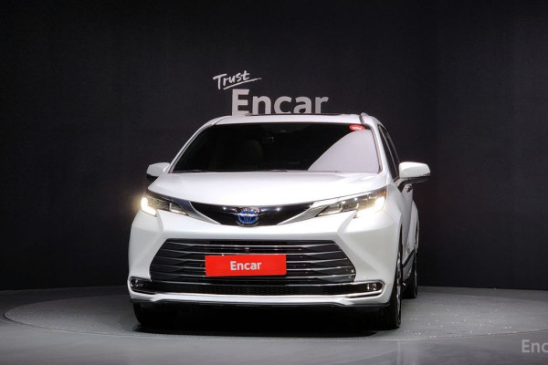 2023 Toyota Sienna с пробегом 23 958 км