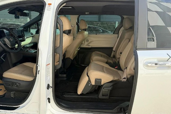 2022 Toyota Sienna с пробегом 27 050 км