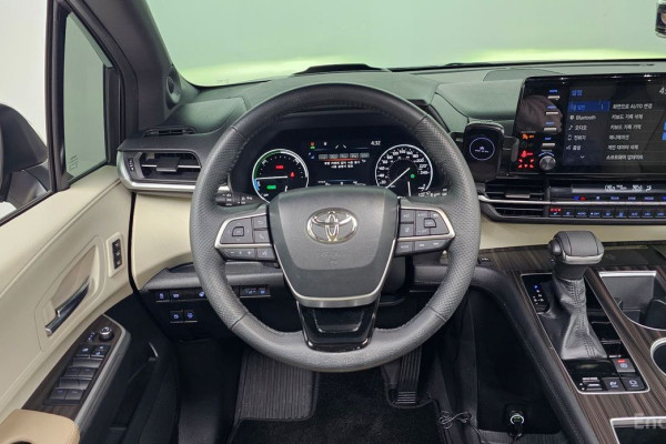 2022 Toyota Sienna с пробегом 32 611 км