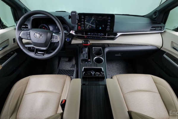 2023 Toyota Sienna с пробегом 23 958 км