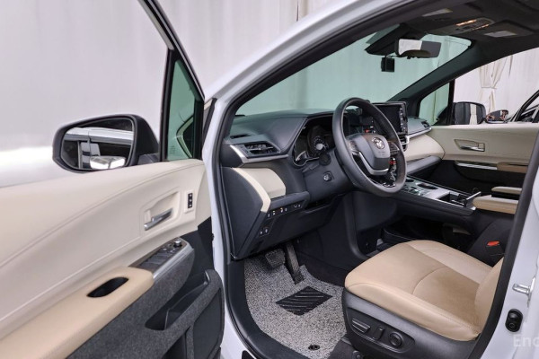 2023 Toyota Sienna с пробегом 23 958 км