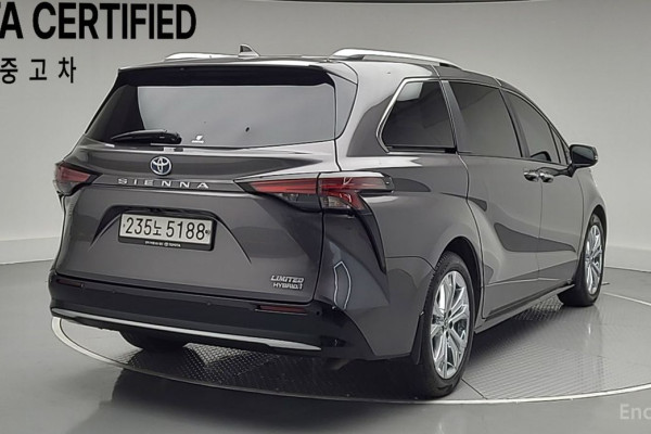 2023 Toyota Sienna с пробегом 49 957 км