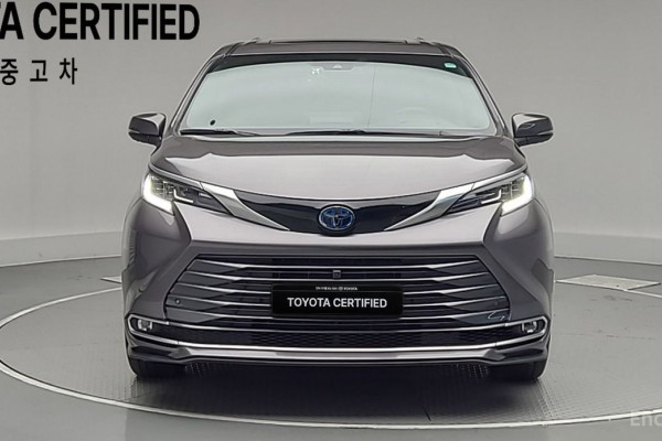 2023 Toyota Sienna с пробегом 49 957 км