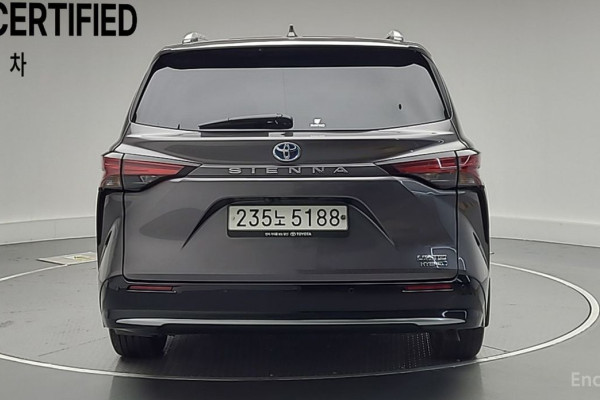 2023 Toyota Sienna с пробегом 49 957 км