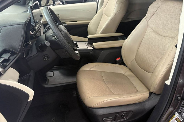2023 Toyota Sienna с пробегом 49 957 км