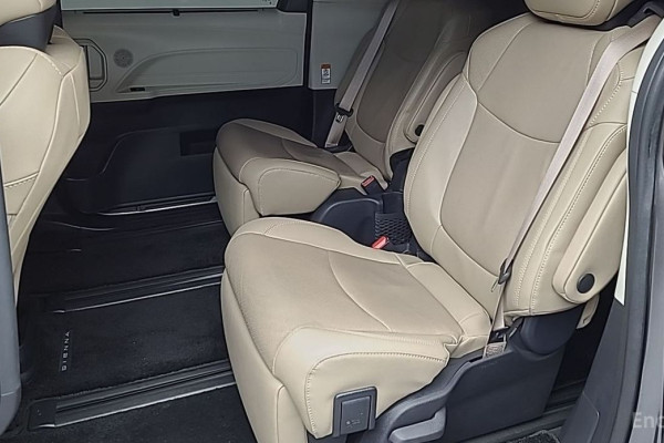 2023 Toyota Sienna с пробегом 49 957 км
