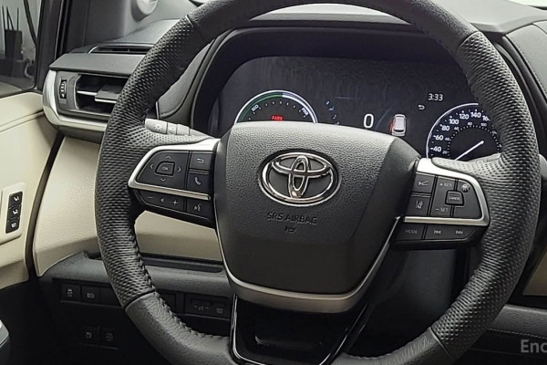 2023 Toyota Sienna с пробегом 49 957 км