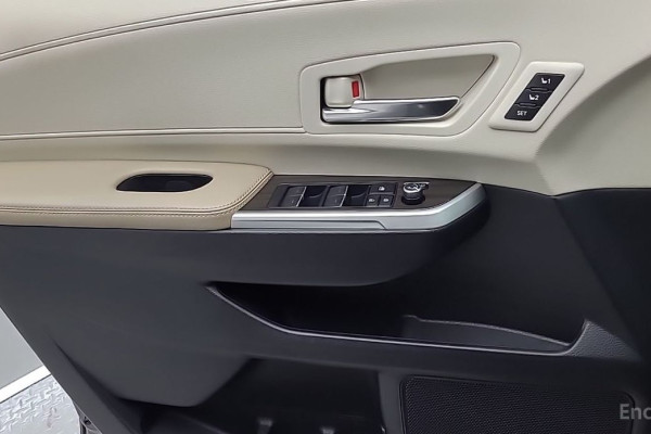 2023 Toyota Sienna с пробегом 49 957 км