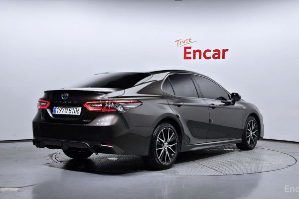 2023 Toyota Camry с пробегом 42 051 км