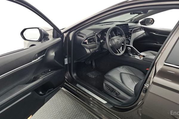 2023 Toyota Camry с пробегом 42 051 км