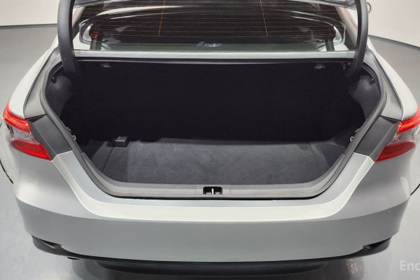 2023 Toyota Camry с пробегом 56 588 км