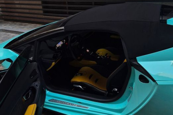 2023 Lamborghini Huracán с пробегом 9 300 км