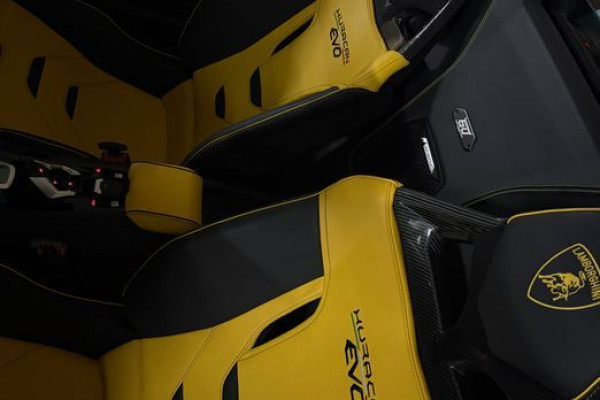 2023 Lamborghini Huracán с пробегом 9 300 км