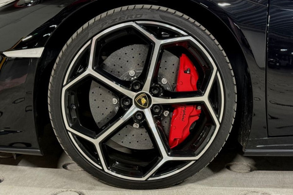 2023 Lamborghini Huracán с пробегом 7 800 км