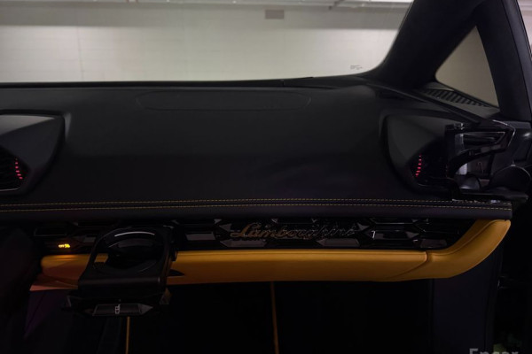 2023 Lamborghini Huracán с пробегом 9 300 км