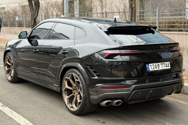 2023 Lamborghini Urus с пробегом 17 000 км