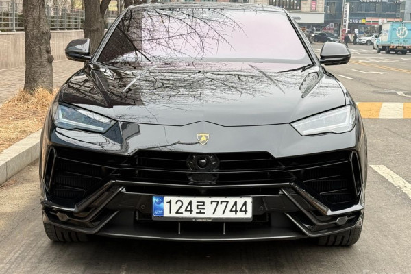 2023 Lamborghini Urus с пробегом 17 000 км