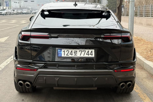 2023 Lamborghini Urus с пробегом 17 000 км