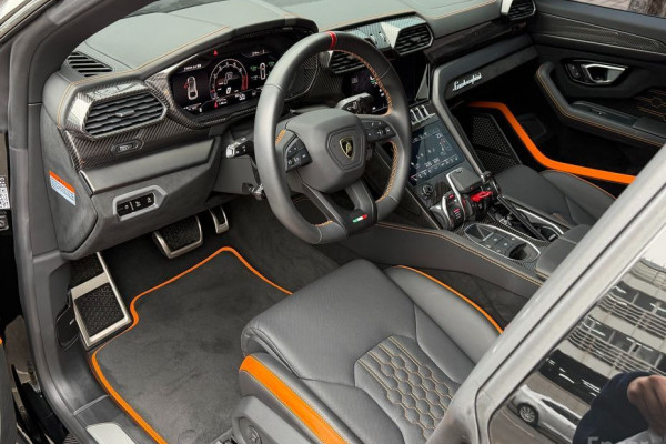 2023 Lamborghini Urus с пробегом 17 000 км