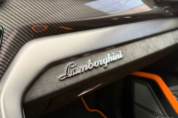 2023 Lamborghini Urus с пробегом 17 000 км