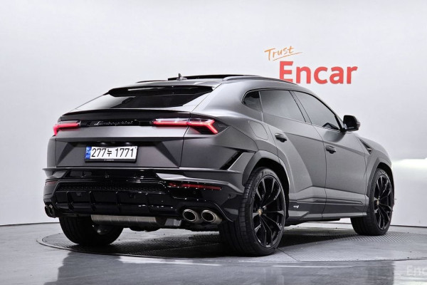 2023 Lamborghini Urus с пробегом 8 737 км